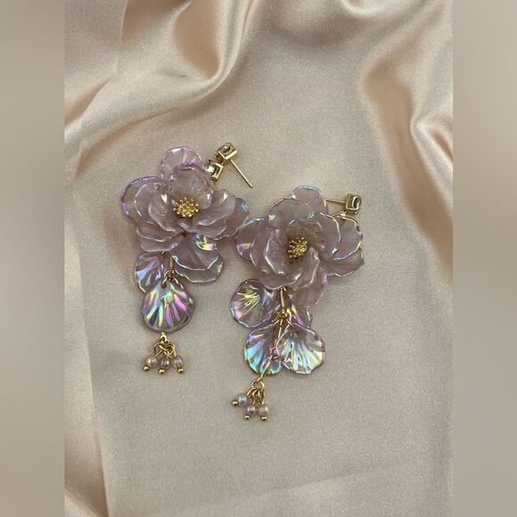 Iridescent Floral Statement Earrings – Elegant & Unique - Picture 6 of 7